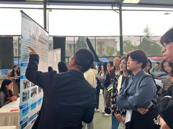 党建引领重实践 凝心聚力促就业——DB视讯官网本科员工党支部开展就业实践教育活动